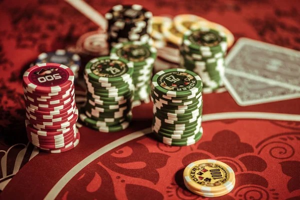 Live-dealer blackjack table on babi platform with professional dealer and video stream
